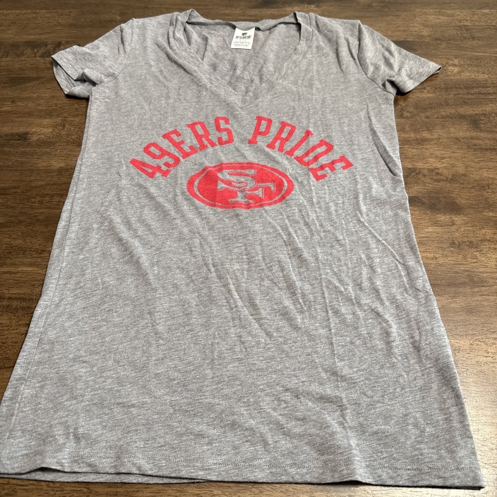 Victoria's Secret PINK NFL San Francisco 49ers Niners Pride V-neck T-shirt S
